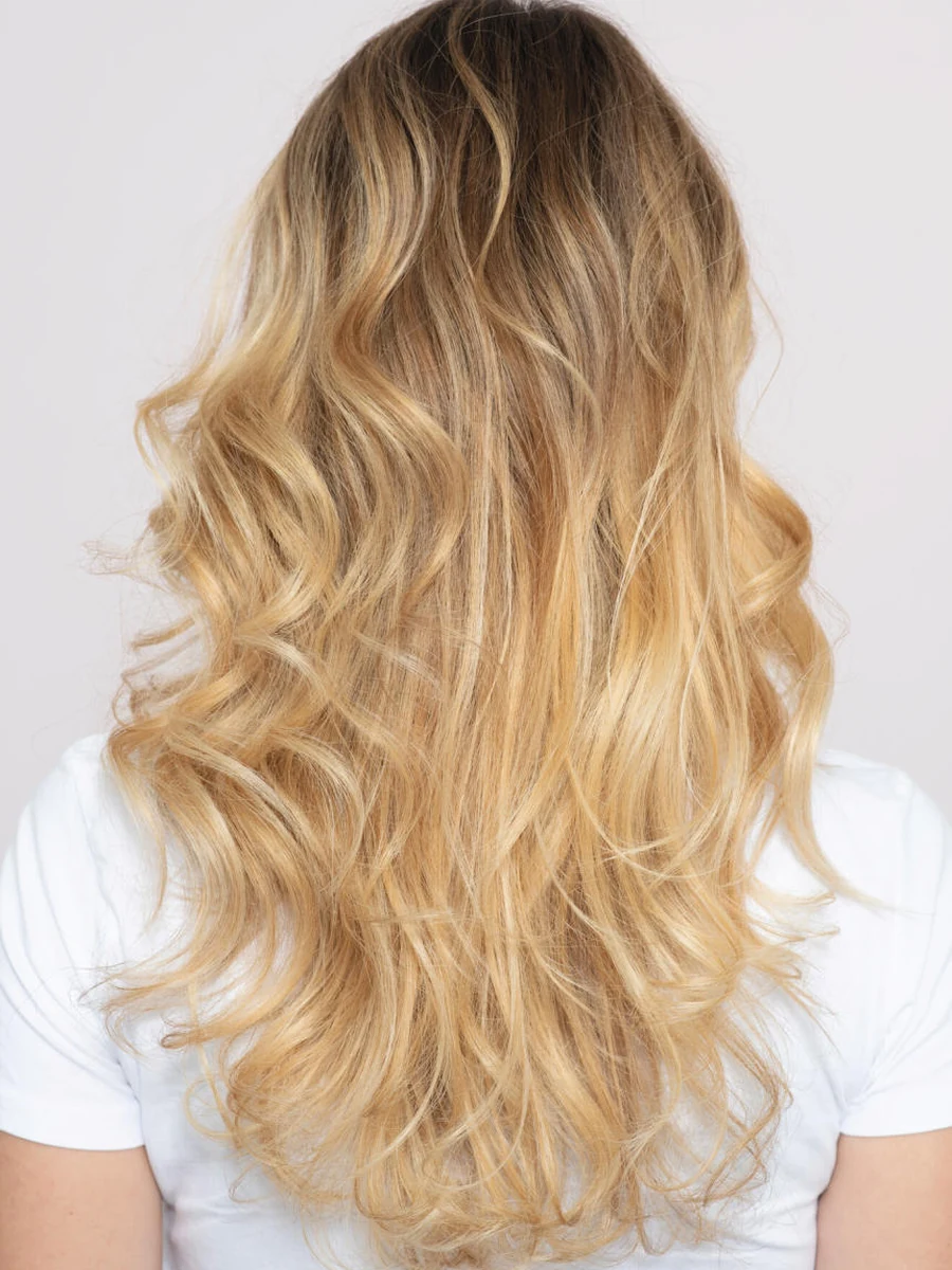 Blonde Balayage-Struktur, aus dem Original-Auftritt des Salons